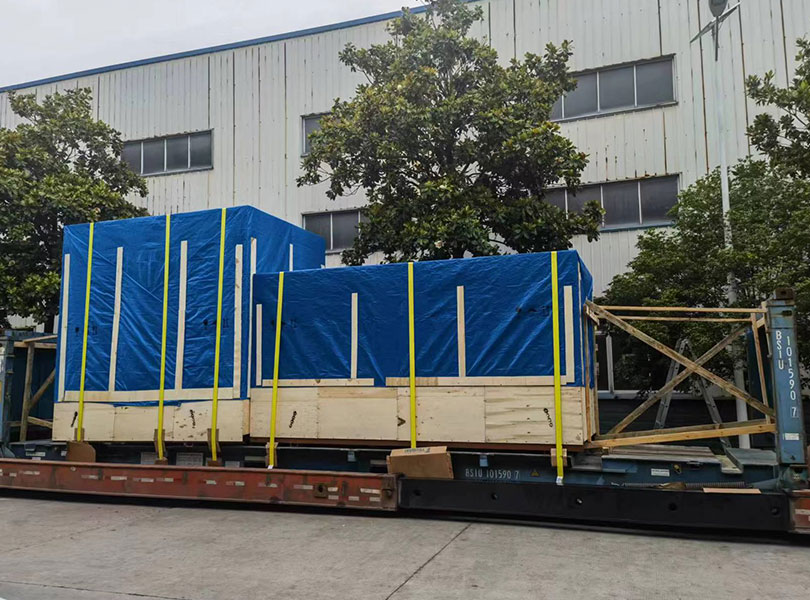 土庫曼斯坦發(fā)貨-旋轉(zhuǎn)式吹瓶機(jī)1 土庫曼斯坦發(fā)貨-旋轉(zhuǎn)式吹瓶機(jī)1